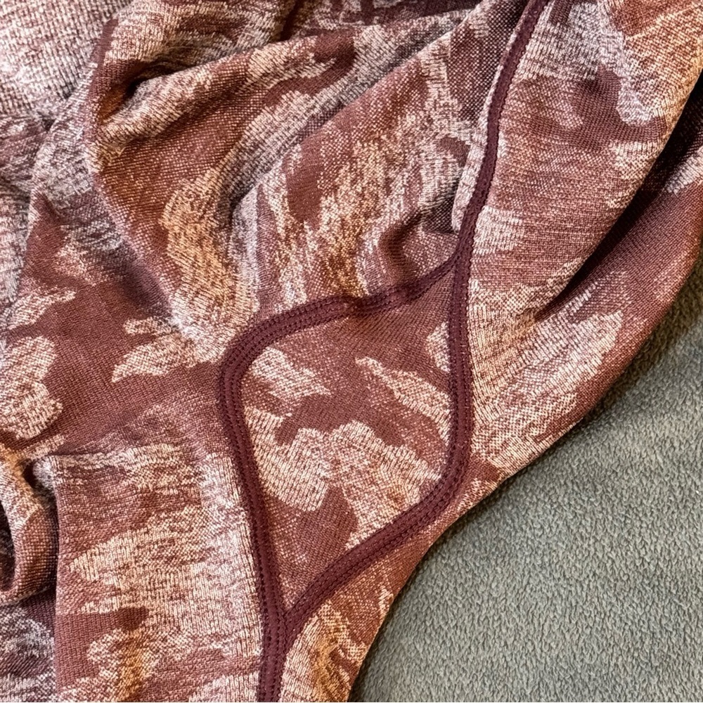 Gymshark Camo Seamless Leggings
#1313 - Picture 7 of 10